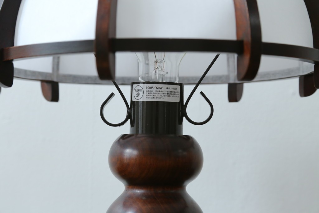 和製ヴィンテージ　北海道民芸家具　木枠の曲線と挽物脚が印象的な卓上照明　(R-084123)