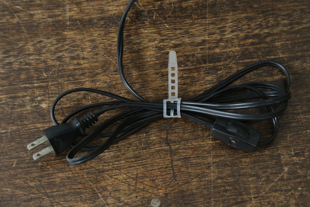 和製ヴィンテージ　北海道民芸家具　木枠の曲線と挽物脚が印象的な卓上照明　(R-084123)