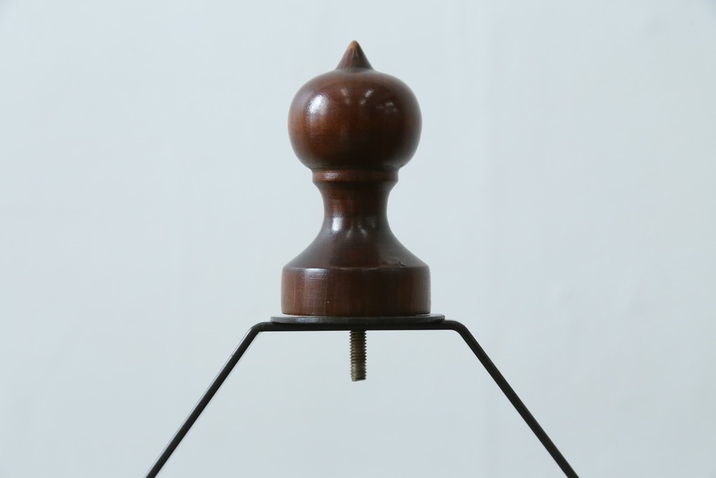 和製ヴィンテージ　北海道民芸家具　木枠の曲線と挽物脚が印象的な卓上照明　(R-084123)