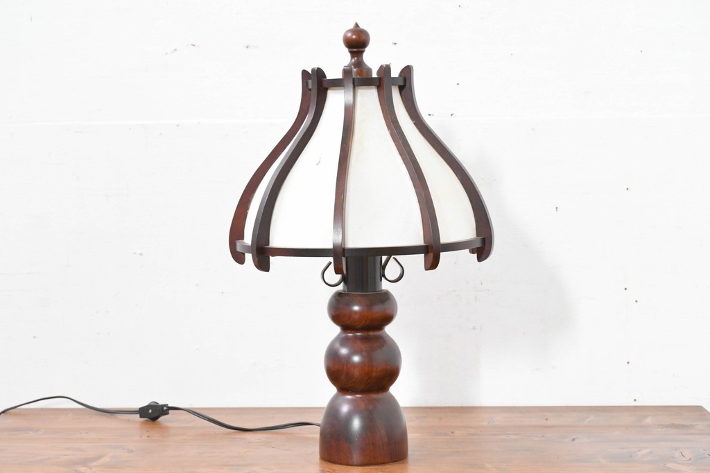 和製ヴィンテージ　北海道民芸家具　木枠の曲線と挽物脚が印象的な卓上照明　(R-084123)