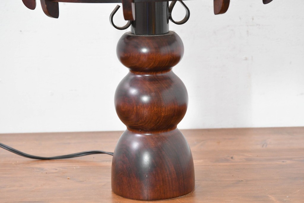 和製ヴィンテージ　北海道民芸家具　木枠の曲線と挽物脚が印象的な卓上照明　(R-084123)