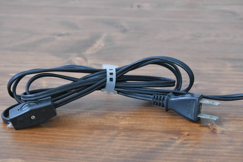 和製ヴィンテージ　北海道民芸家具　木枠の曲線と挽物脚が印象的な卓上照明　(R-084123)