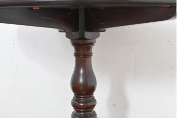中古　美品　松本民芸家具　気品漂うクラシックなラウンドテーブル(D型ペディスタル卓、ダイニングテーブル、4人掛け、2人掛け、食卓、丸テーブル、カフェテーブル)(R-084124)