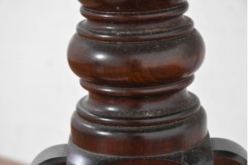 中古　美品　松本民芸家具　気品漂うクラシックなラウンドテーブル(D型ペディスタル卓、ダイニングテーブル、4人掛け、2人掛け、食卓、丸テーブル、カフェテーブル)(R-084124)