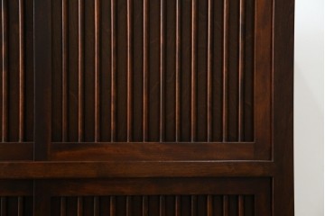 中古　美品　松本民芸家具　A型舞良茶タンス　洗練された佇まいの収納棚　(R-084125)