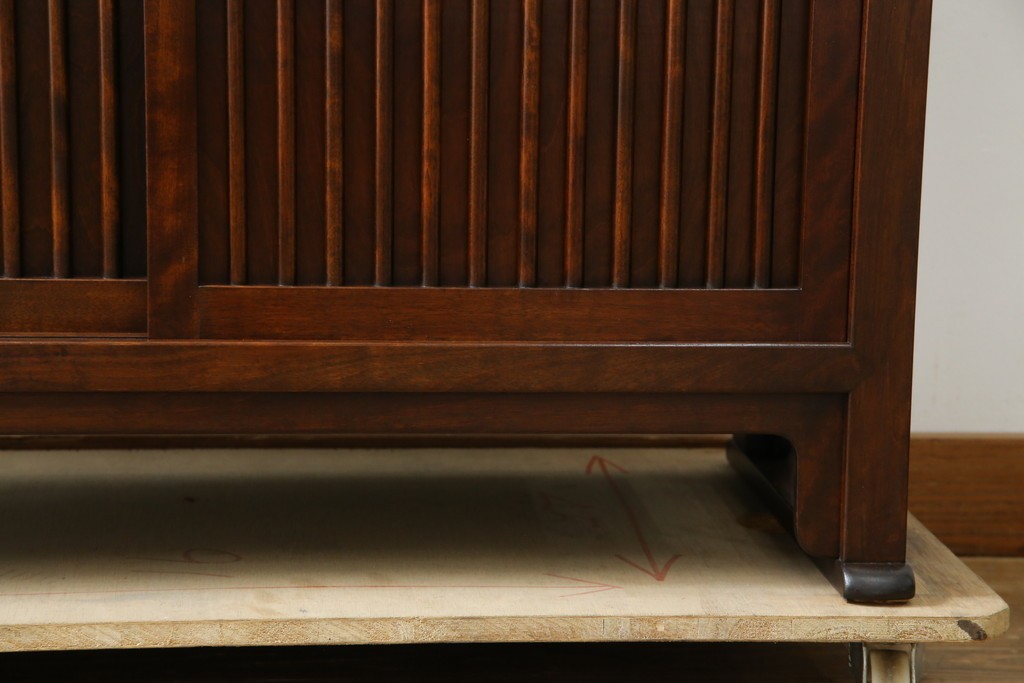 中古　美品　松本民芸家具　A型舞良茶タンス　洗練された佇まいの収納棚　(R-084125)