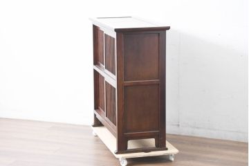 中古　美品　松本民芸家具　A型舞良茶タンス　洗練された佇まいの収納棚(下駄箱、靴箱、本箱、戸棚、食器棚、サイドボード)(R-084125)