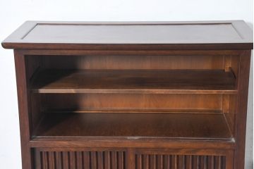 中古　美品　松本民芸家具　A型舞良茶タンス　洗練された佇まいの収納棚(下駄箱、靴箱、本箱、戸棚、食器棚、サイドボード)(R-084125)
