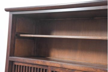 中古　美品　松本民芸家具　A型舞良茶タンス　洗練された佇まいの収納棚(下駄箱、靴箱、本箱、戸棚、食器棚、サイドボード)(R-084125)