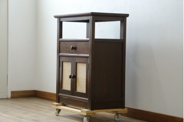 中古　松本民芸家具　和室にも洋室にも馴染む小振りなサイドキャビネット　(R-084126)