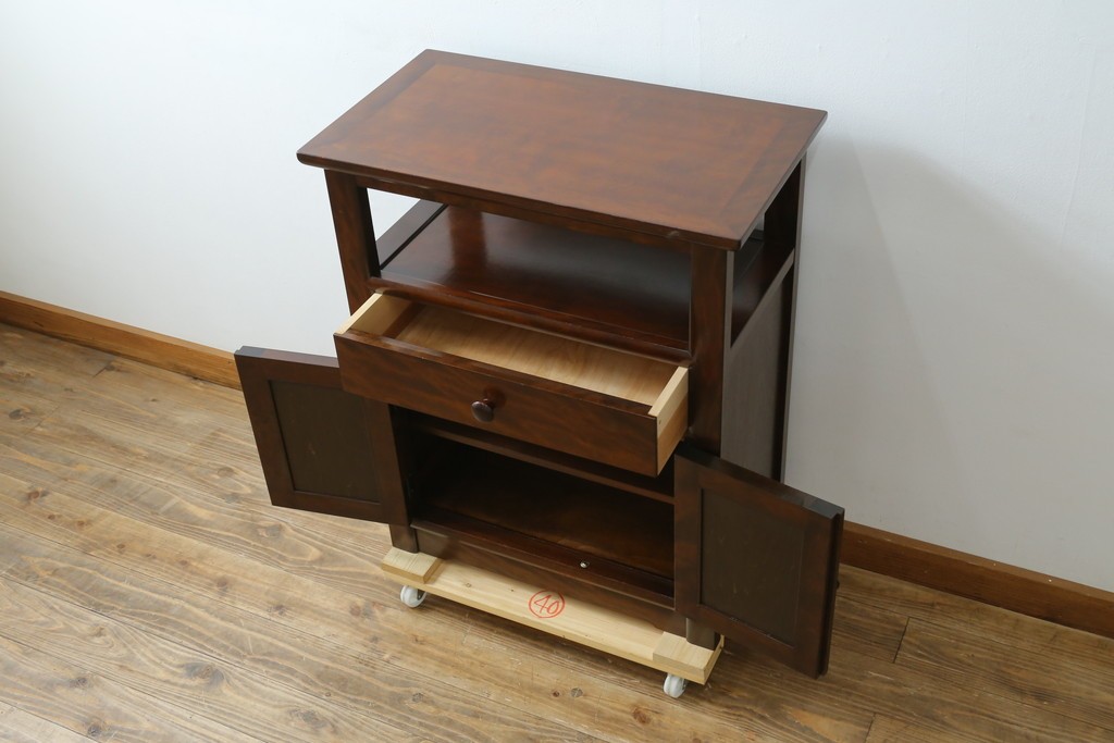 中古　松本民芸家具　和室にも洋室にも馴染む小振りなサイドキャビネット　(R-084126)