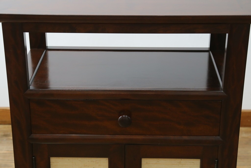 中古　松本民芸家具　和室にも洋室にも馴染む小振りなサイドキャビネット　(R-084126)