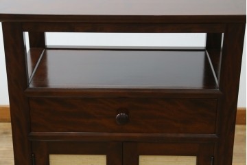 中古　松本民芸家具　和室にも洋室にも馴染む小振りなサイドキャビネット　(R-084126)