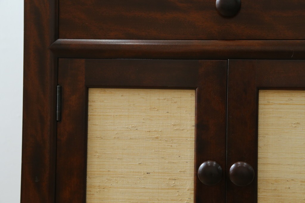 中古　松本民芸家具　和室にも洋室にも馴染む小振りなサイドキャビネット　(R-084126)