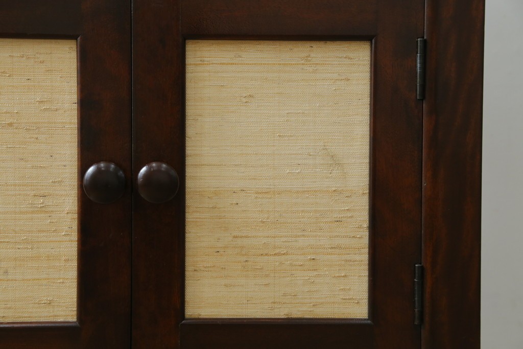 中古　松本民芸家具　和室にも洋室にも馴染む小振りなサイドキャビネット　(R-084126)