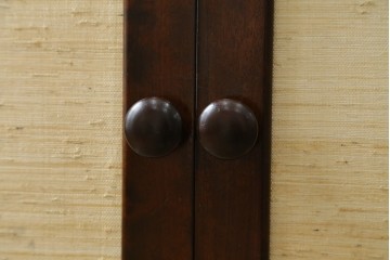 中古　松本民芸家具　和室にも洋室にも馴染む小振りなサイドキャビネット　(R-084126)