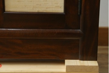 中古　松本民芸家具　和室にも洋室にも馴染む小振りなサイドキャビネット　(R-084126)