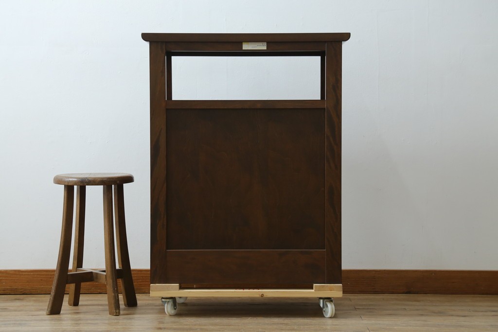 中古　松本民芸家具　和室にも洋室にも馴染む小振りなサイドキャビネット　(R-084126)