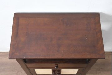 中古　松本民芸家具　和室にも洋室にも馴染む小振りなサイドキャビネット(サイドテーブル、コンソールテーブル、ナイトテーブル、戸棚、収納棚、茶棚、電話台、飾り棚)(R-084126)