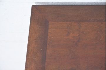 中古　松本民芸家具　和室にも洋室にも馴染む小振りなサイドキャビネット(サイドテーブル、コンソールテーブル、ナイトテーブル、戸棚、収納棚、茶棚、電話台、飾り棚)(R-084126)
