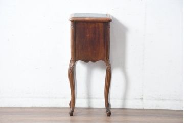 中古　海外輸入家具　天板大理石　クラシックなデザインが魅力の引き出し収納付きサイドテーブル(カフェテーブル、ナイトテーブル、花台、飾り台)(R-084127)