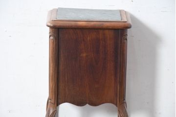 中古　海外輸入家具　天板大理石　クラシックなデザインが魅力の引き出し収納付きサイドテーブル(カフェテーブル、ナイトテーブル、花台、飾り台)(R-084127)