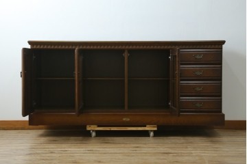 中古　美品　静岡老舗家具メーカー　IDF太田長　栗材　アトランタ(ATLANTA)　上品な彫刻デザインと多機能収納が魅力のサイドボード　(R-084129)