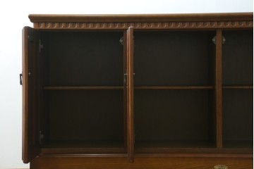 中古　美品　静岡老舗家具メーカー　IDF太田長　栗材　アトランタ(ATLANTA)　上品な彫刻デザインと多機能収納が魅力のサイドボード　(R-084129)