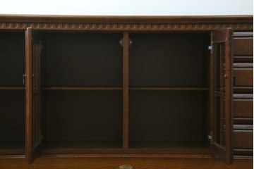 中古　美品　静岡老舗家具メーカー　IDF太田長　栗材　アトランタ(ATLANTA)　上品な彫刻デザインと多機能収納が魅力のサイドボード　(R-084129)