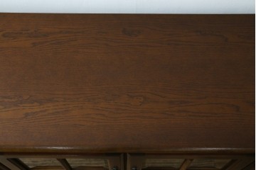 中古　美品　静岡老舗家具メーカー　IDF太田長　栗材　アトランタ(ATLANTA)　上品な彫刻デザインと多機能収納が魅力のサイドボード　(R-084129)