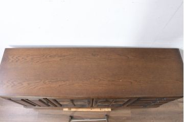 中古　美品　静岡老舗家具メーカー　IDF太田長　栗材　アトランタ(ATLANTA)　上品な彫刻デザインと多機能収納が魅力のサイドボード(サイドキャビネット、収納棚、戸棚)(R-084129)
