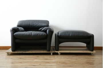 中古　美品　Cassina(カッシーナ)　675　MARALUNGA(マラルンガ)　本革(レザー)　洗練されたモダンデザインと極上の座り心地を兼ね備えた1人掛けソファ+オットマンのセット(ハイバック/ローバック、アームソファ、チェア、椅子、イス、一人掛け、1P、フットスツール)(定価約150万円)(R-084130)
