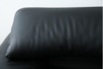 中古　美品　Cassina(カッシーナ)　675　MARALUNGA(マラルンガ)　本革(レザー)　洗練されたモダンデザインと極上の座り心地を兼ね備えた1人掛けソファ+オットマンのセット(ハイバック/ローバック、アームソファ、チェア、椅子、イス、一人掛け、1P、フットスツール)(定価約150万円)(R-084130)