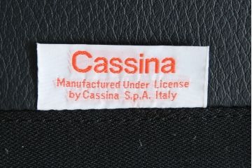 中古　美品　Cassina(カッシーナ)　675　MARALUNGA(マラルンガ)　本革(レザー)　洗練されたモダンデザインと極上の座り心地を兼ね備えた1人掛けソファ+オットマンのセット(ハイバック/ローバック、アームソファ、チェア、椅子、イス、一人掛け、1P、フットスツール)(定価約150万円)(R-084130)