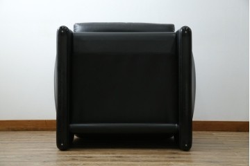 中古　美品　Cassina(カッシーナ)　675　MARALUNGA(マラルンガ)　本革(レザー)　洗練されたモダンデザインと極上の座り心地を兼ね備えた1人掛けソファ+オットマンのセット　定価約150万円　(R-084130)