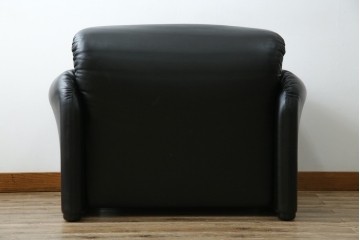 中古　美品　Cassina(カッシーナ)　675　MARALUNGA(マラルンガ)　本革(レザー)　洗練されたモダンデザインと極上の座り心地を兼ね備えた1人掛けソファ+オットマンのセット　定価約150万円　(R-084130)