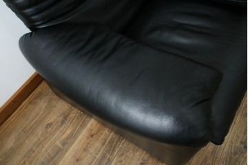 中古　美品　Cassina(カッシーナ)　675　MARALUNGA(マラルンガ)　本革(レザー)　洗練されたモダンデザインと極上の座り心地を兼ね備えた1人掛けソファ+オットマンのセット　定価約150万円　(R-084130)