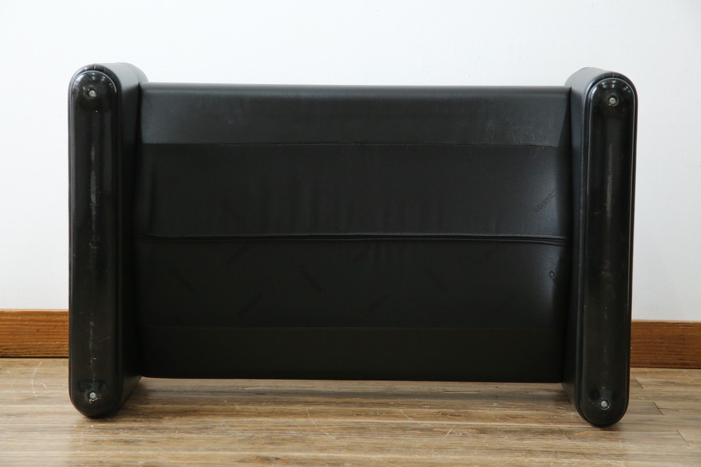 中古　美品　Cassina(カッシーナ)　675　MARALUNGA(マラルンガ)　本革(レザー)　洗練されたモダンデザインと極上の座り心地を兼ね備えた1人掛けソファ+オットマンのセット　定価約150万円　(R-084130)