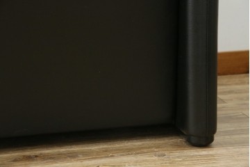 中古　美品　Cassina(カッシーナ)　675　MARALUNGA(マラルンガ)　本革(レザー)　洗練されたモダンデザインと極上の座り心地を兼ね備えた1人掛けソファ+オットマンのセット　定価約150万円　(R-084130)