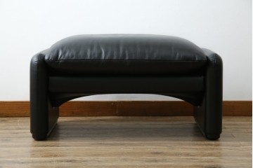 中古　美品　Cassina(カッシーナ)　675　MARALUNGA(マラルンガ)　本革(レザー)　洗練されたモダンデザインと極上の座り心地を兼ね備えた1人掛けソファ+オットマンのセット　定価約150万円　(R-084130)