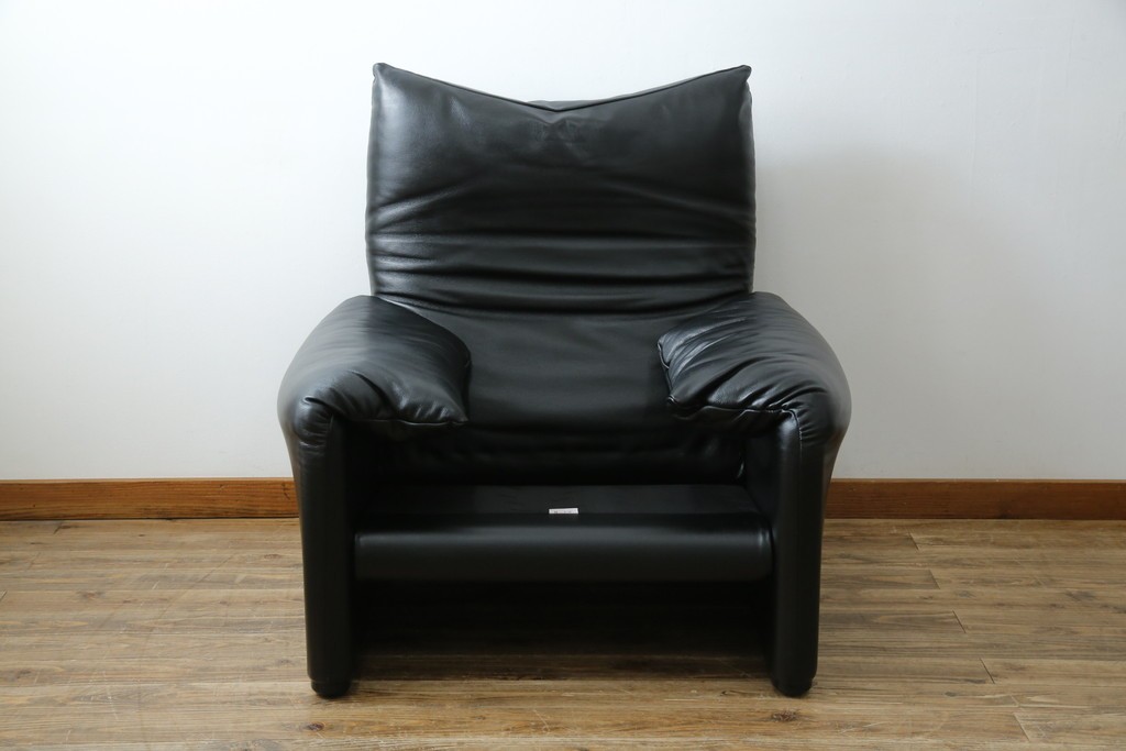 中古　美品　Cassina(カッシーナ)　675　MARALUNGA(マラルンガ)　本革(レザー)　洗練されたモダンデザインと極上の座り心地を兼ね備えた1人掛けソファ+オットマンのセット　定価約150万円　(R-084130)