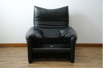 中古　美品　Cassina(カッシーナ)　675　MARALUNGA(マラルンガ)　本革(レザー)　洗練されたモダンデザインと極上の座り心地を兼ね備えた1人掛けソファ+オットマンのセット　定価約150万円　(R-084130)