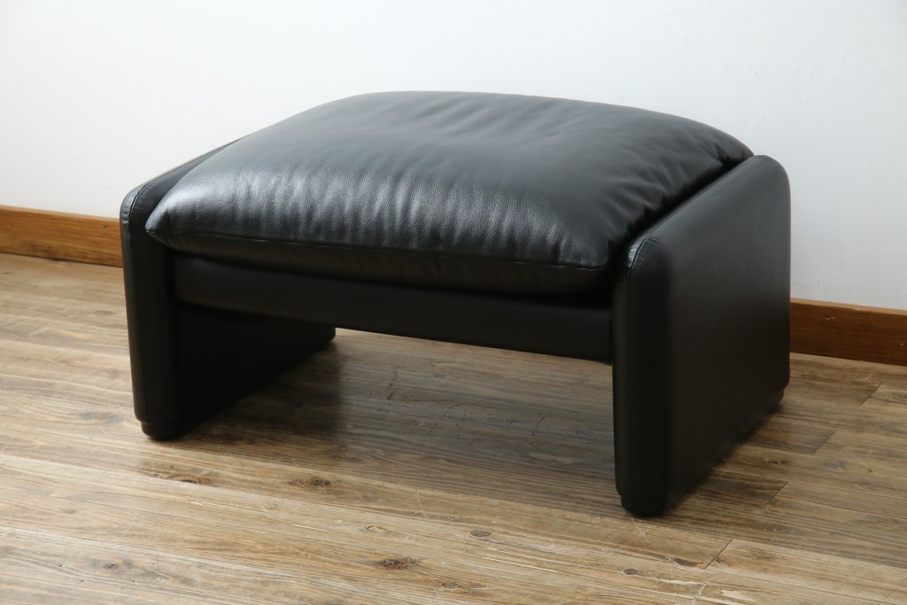 中古　美品　Cassina(カッシーナ)　675　MARALUNGA(マラルンガ)　本革(レザー)　洗練されたモダンデザインと極上の座り心地を兼ね備えた1人掛けソファ+オットマンのセット　定価約150万円　(R-084130)