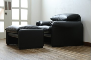 中古　美品　Cassina(カッシーナ)　675　MARALUNGA(マラルンガ)　本革(レザー)　洗練されたモダンデザインと極上の座り心地を兼ね備えた1人掛けソファ+オットマンのセット　定価約150万円　(R-084130)