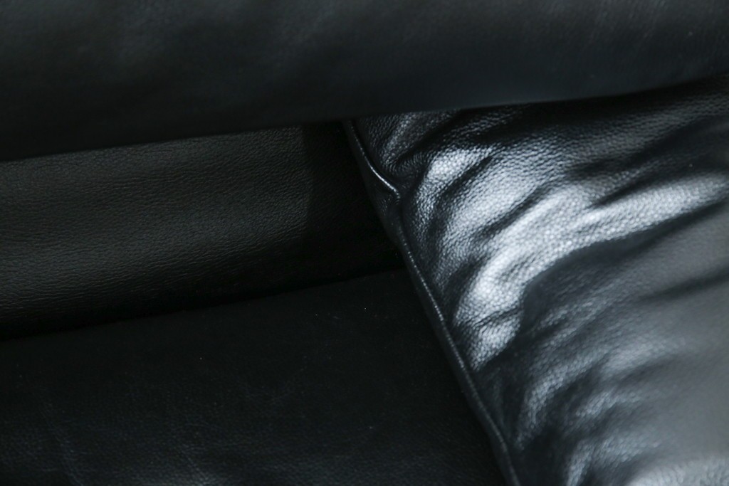 中古　美品　Cassina(カッシーナ)　675　MARALUNGA(マラルンガ)　本革(レザー)　洗練されたモダンデザインと極上の座り心地を兼ね備えた1人掛けソファ+オットマンのセット　定価約150万円　(R-084130)