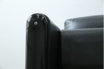 中古　美品　Cassina(カッシーナ)　675　MARALUNGA(マラルンガ)　本革(レザー)　洗練されたモダンデザインと極上の座り心地を兼ね備えた1人掛けソファ+オットマンのセット　定価約150万円　(R-084130)