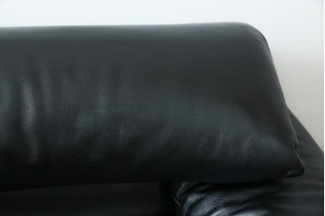 中古　美品　Cassina(カッシーナ)　675　MARALUNGA(マラルンガ)　本革(レザー)　洗練されたモダンデザインと極上の座り心地を兼ね備えた1人掛けソファ+オットマンのセット　定価約150万円　(R-084130)