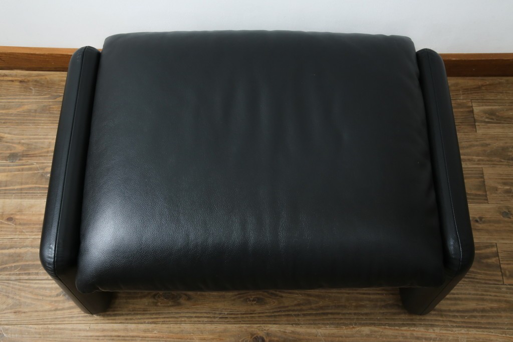 中古　美品　Cassina(カッシーナ)　675　MARALUNGA(マラルンガ)　本革(レザー)　洗練されたモダンデザインと極上の座り心地を兼ね備えた1人掛けソファ+オットマンのセット　定価約150万円　(R-084130)