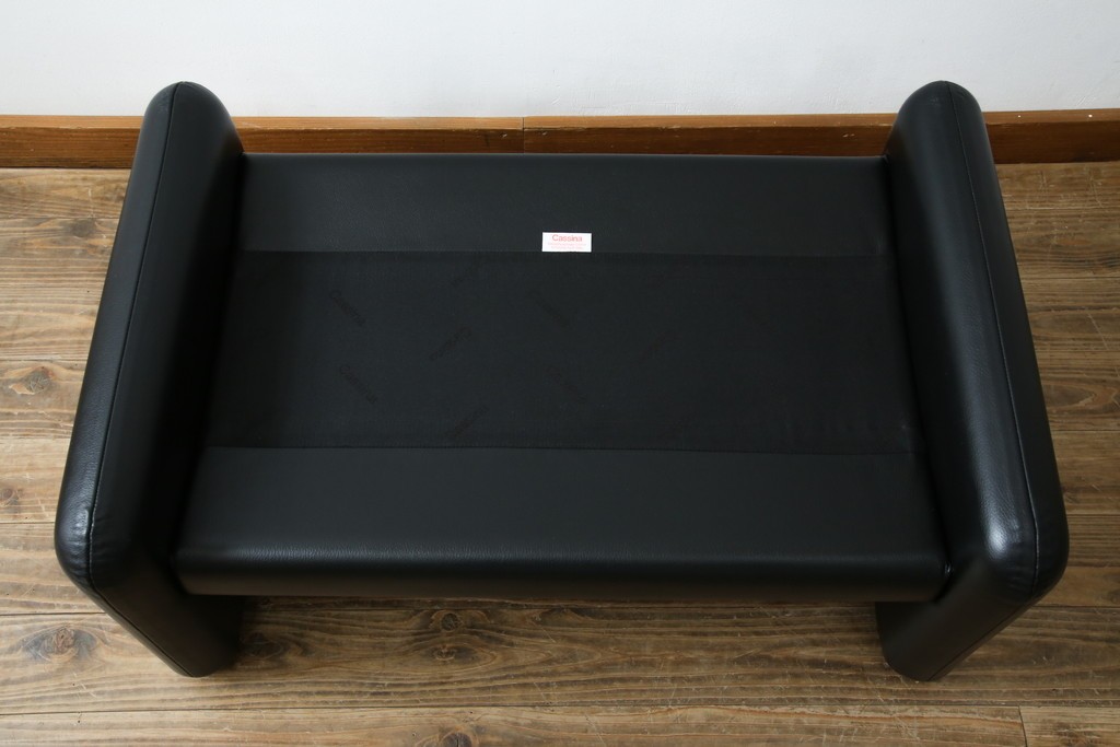 中古　美品　Cassina(カッシーナ)　675　MARALUNGA(マラルンガ)　本革(レザー)　洗練されたモダンデザインと極上の座り心地を兼ね備えた1人掛けソファ+オットマンのセット　定価約150万円　(R-084130)
