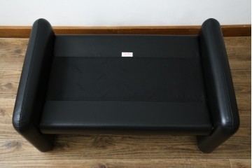 中古　美品　Cassina(カッシーナ)　675　MARALUNGA(マラルンガ)　本革(レザー)　洗練されたモダンデザインと極上の座り心地を兼ね備えた1人掛けソファ+オットマンのセット　定価約150万円　(R-084130)